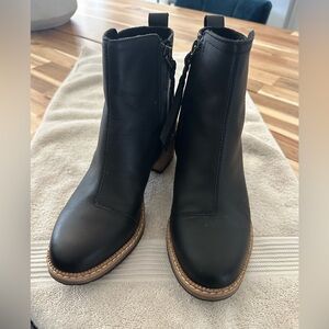 Toms - Women's Black Leather Ankle Boots
